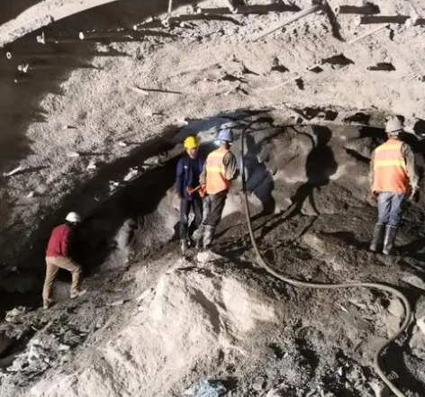 东胜拱顶带模注浆料的施工流程及注意事项